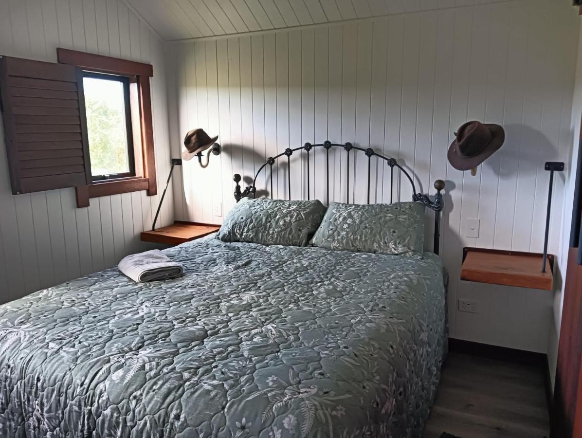 The Hut 56 Villa Whitianga Bagian luar foto